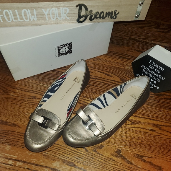 Anne Klein iFlex Jaren Flat Cushioned Loafers In Metallic Pewter With Bows